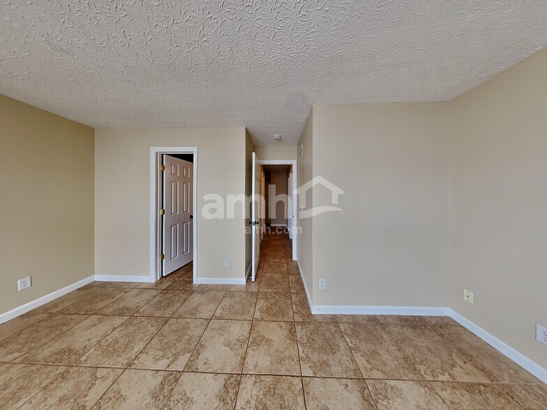 Building Photo - 1293 Cinnamon Dr