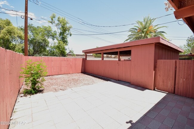 Building Photo - 3156 N Vista Del Forte Dr