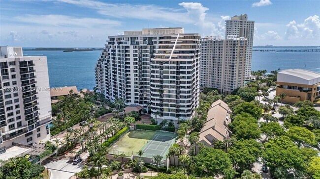Building Photo - 520 Brickell Key Dr