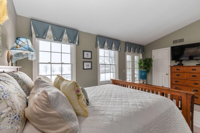 Building Photo - 158 Kaydeross Park Rd