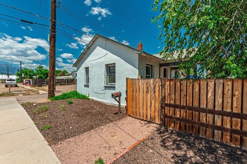 Building Photo - 1812 E Willamette Ave