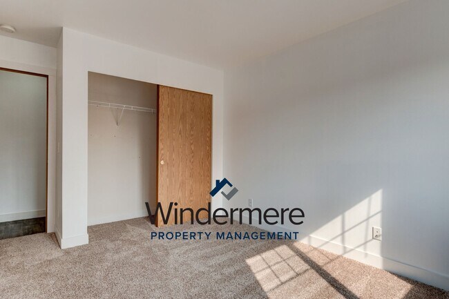 Building Photo - 1153 NE Cordero Pl