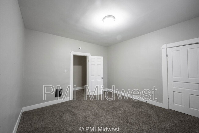 Building Photo - 103 N State Ave