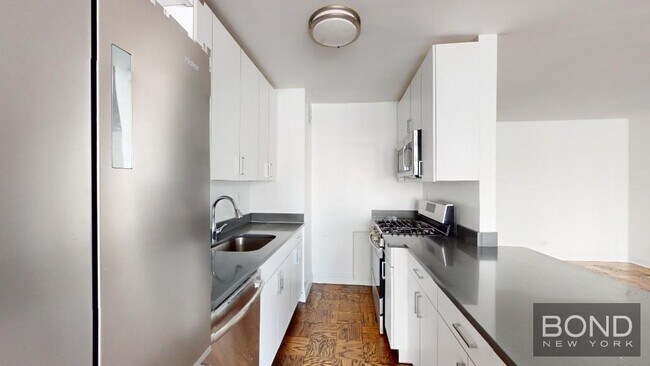 Building Photo - 240 E 82nd St