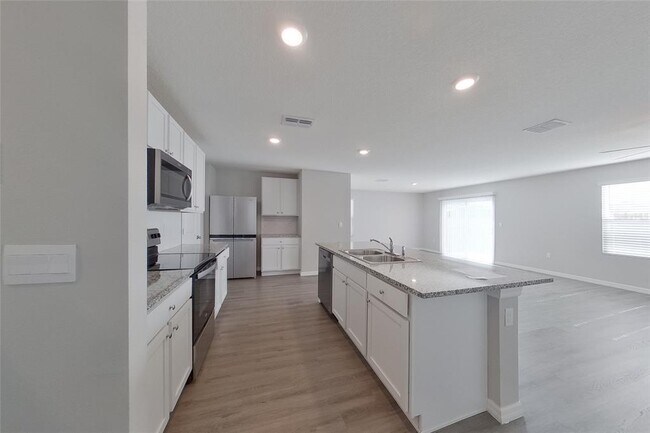 Building Photo - 8624 SW 44th Ct