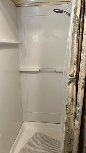 Building Photo - 403 S Vista Dr