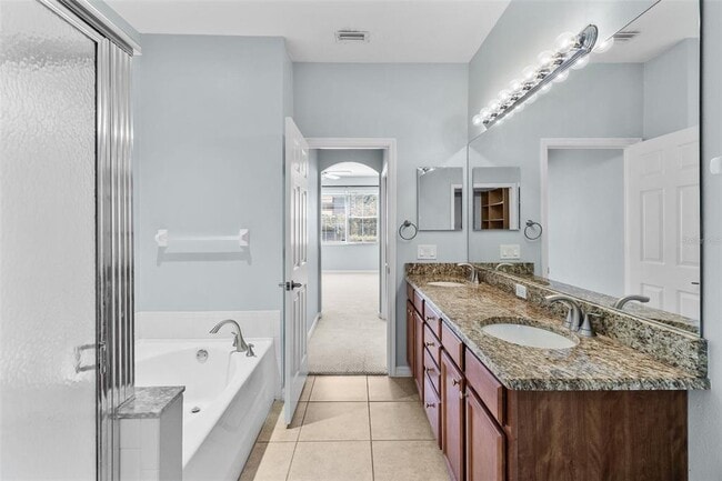 Building Photo - 3372 Covered Bridge Dr E