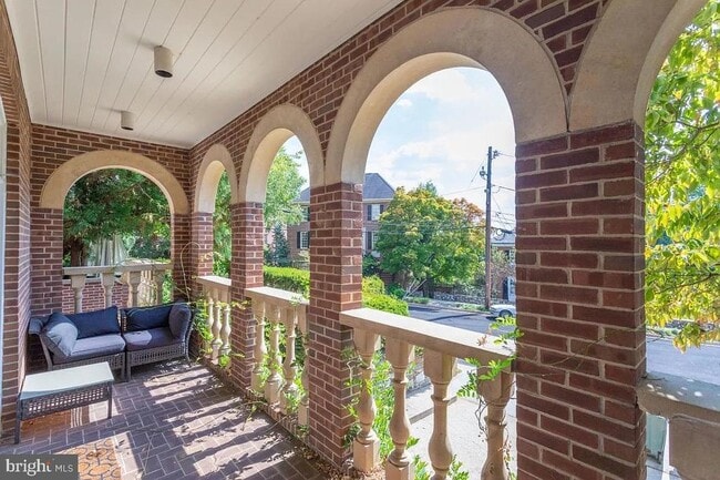 Building Photo - 4611 Charleston Terrace NW