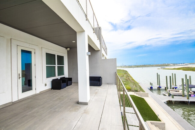 Building Photo - 14836 Granada Dr