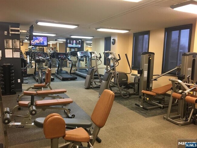 Building Photo - 160 Overlook Ave