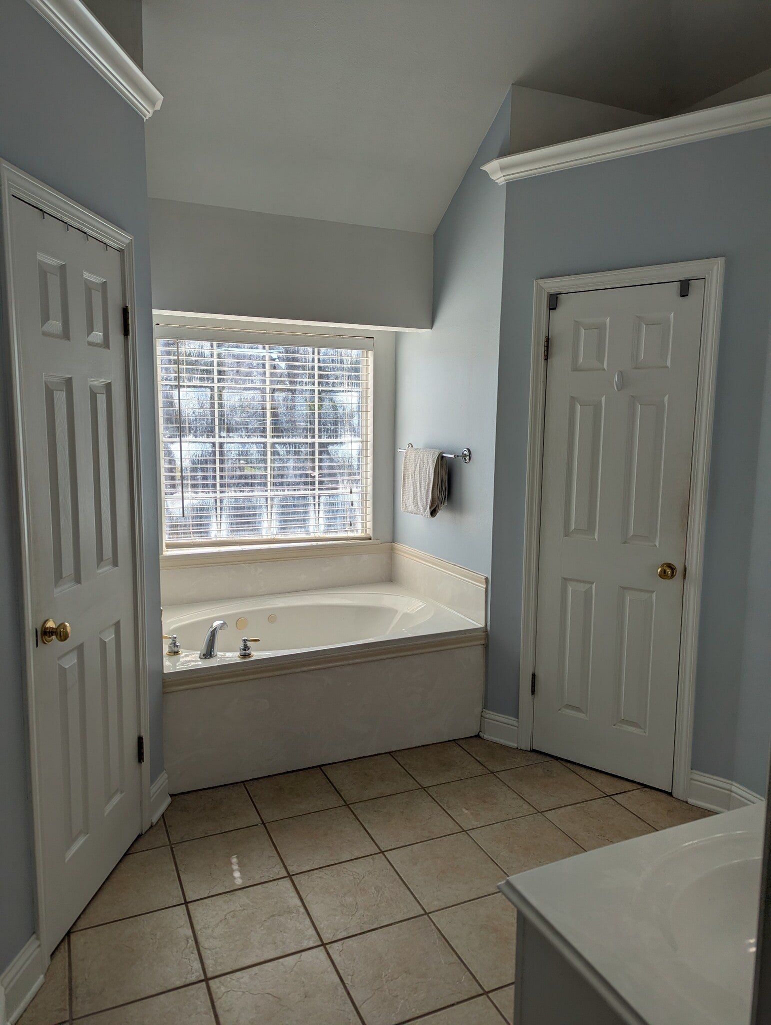 Building Photo - 405 Heritage Dr