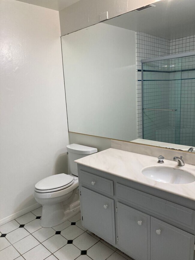 Building Photo - 25606 Spinnaker Dr
