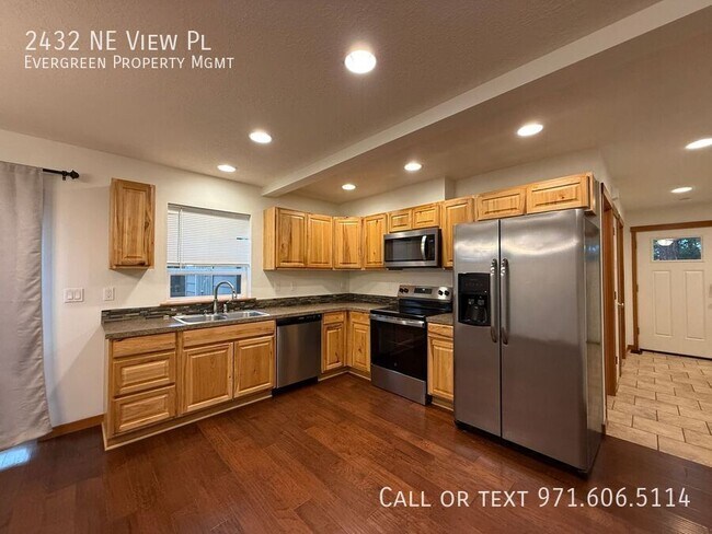 Building Photo - 2432 NE View Pl