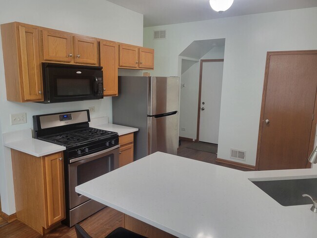 Building Photo - 8525 Sawyer Ct