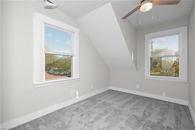 Building Photo - 229 Woodview Ave