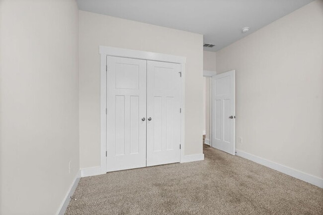 Building Photo - 216 Pewter Cir