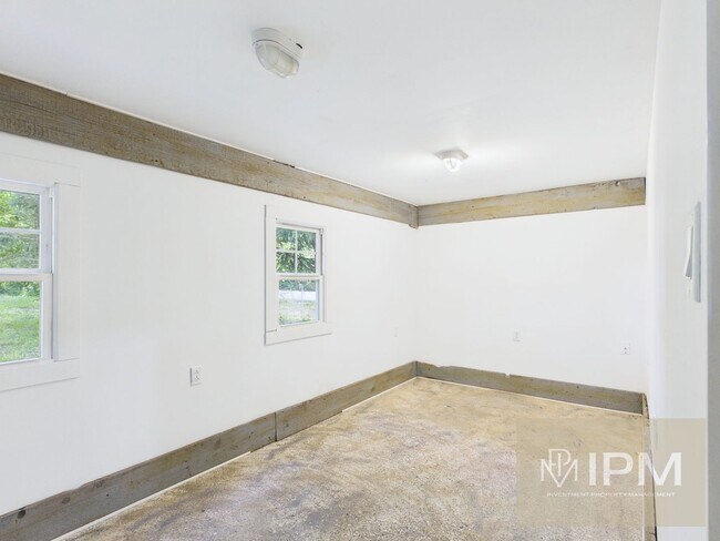 Building Photo - 2451 Log Cabin Rd