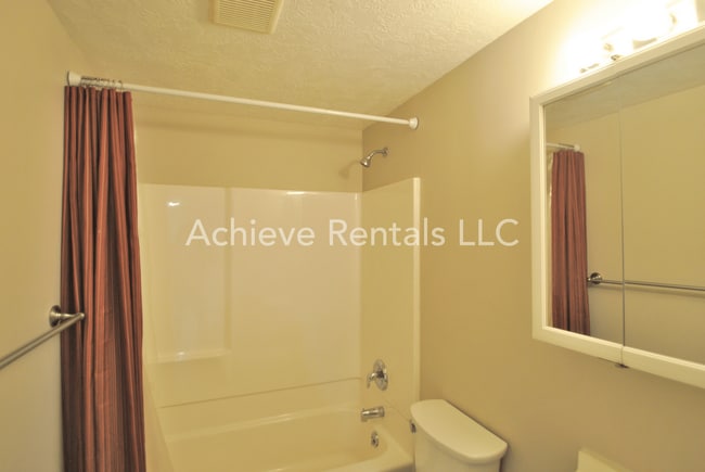 Building Photo - 637 E 950 S