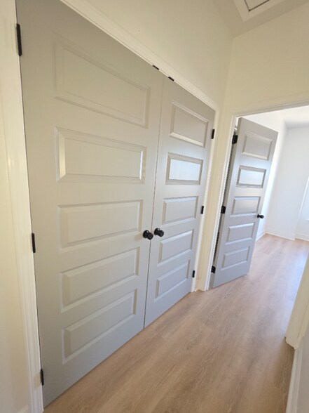 Building Photo - 2431 Franklin Ave