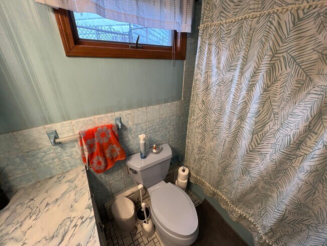 Building Photo - 211-213 Holland Street