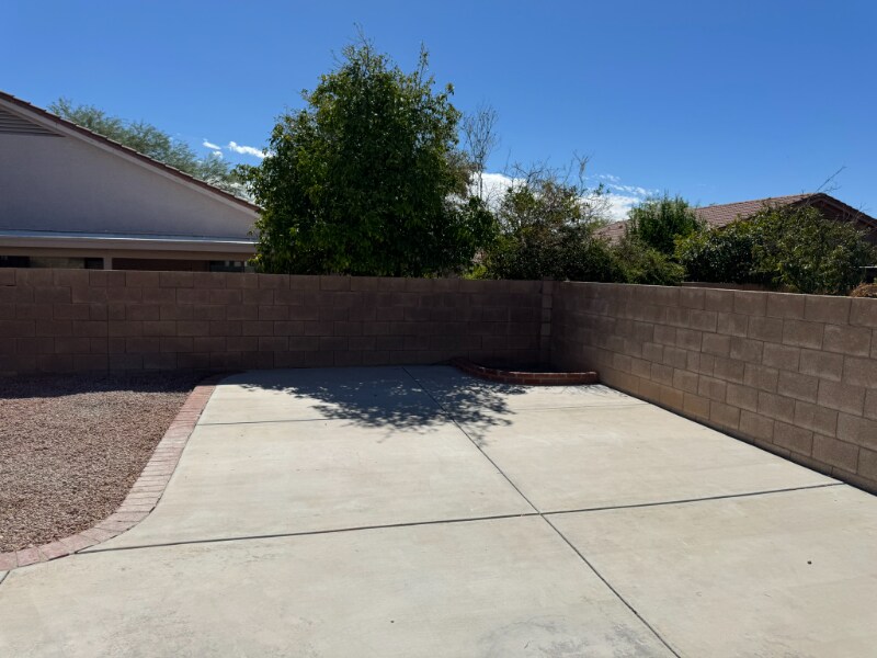 Building Photo - 8628 Esselmont Dr E