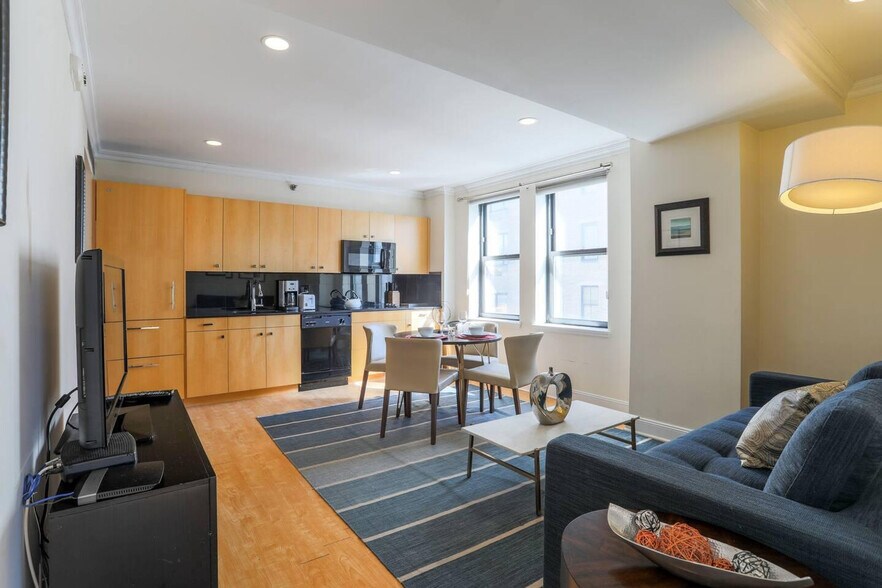 Building Photo - 8 W 57th St