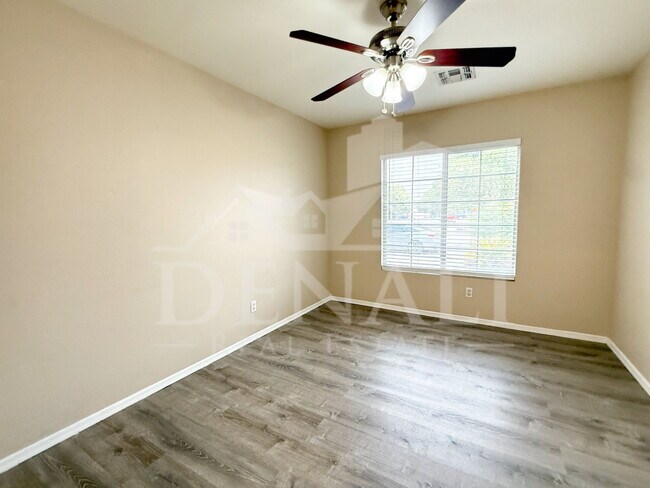 Building Photo - 805 S Esmeralda