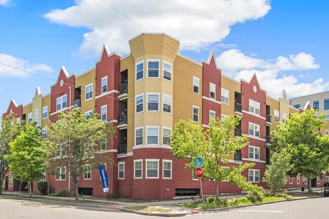 Building Photo - Clay Street Residences
