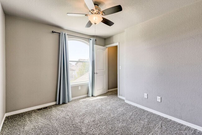 Building Photo - 1748 Ruddlesway Dr