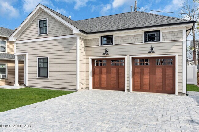 Building Photo - 502 12th Ave