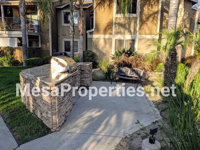 Building Photo - Very Nice 2 Bed 2 Bath Apartment in Ontario