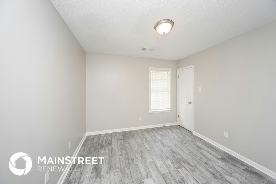Building Photo - 6580 Silver Oak Cove
