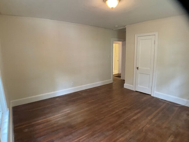 Building Photo - 817 Old Pittsboro Rd