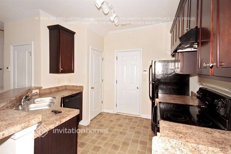 Building Photo - 8123 Brookbend Dr