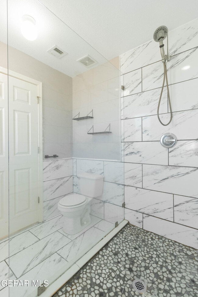 Building Photo - 14529 Jesus Almeida