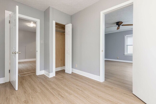 Building Photo - 4060 La Salle Ave