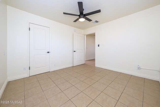 Building Photo - 1654 N Rosemont Blvd