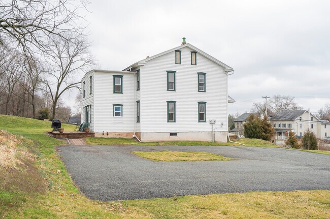 Building Photo - 64 Church Rd