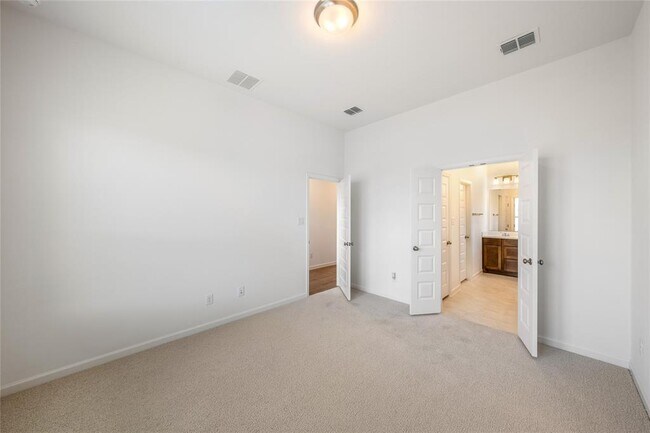 Building Photo - 186 Blackborrow Dr