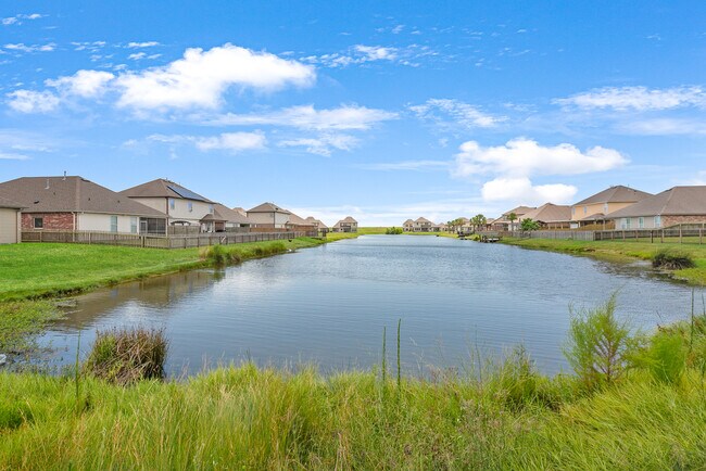 Building Photo - 700 Lakeshore Village Dr