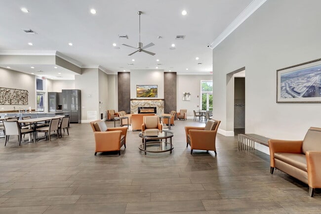 Building Photo - 12372 Cascades Pointe Dr