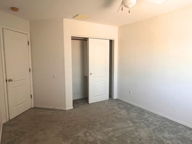 Building Photo - Unfurnished Long Term Pool Home