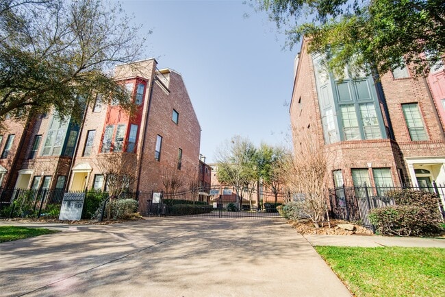 Building Photo - 2110 Shearn St