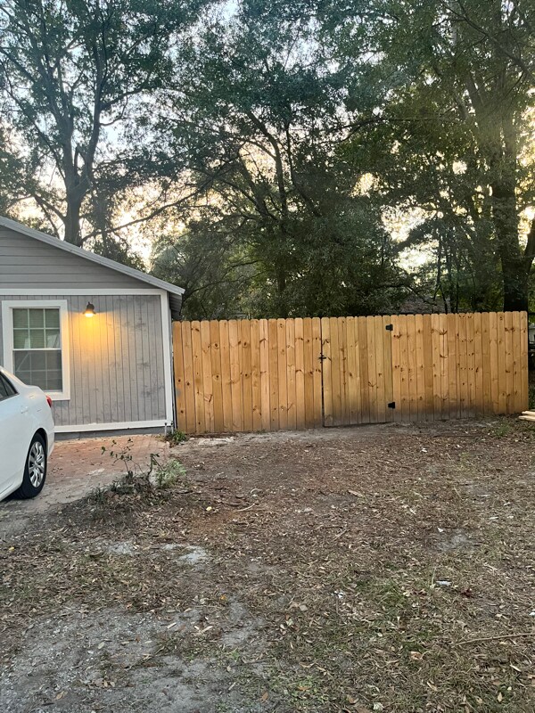 Building Photo - 1911 Capital St