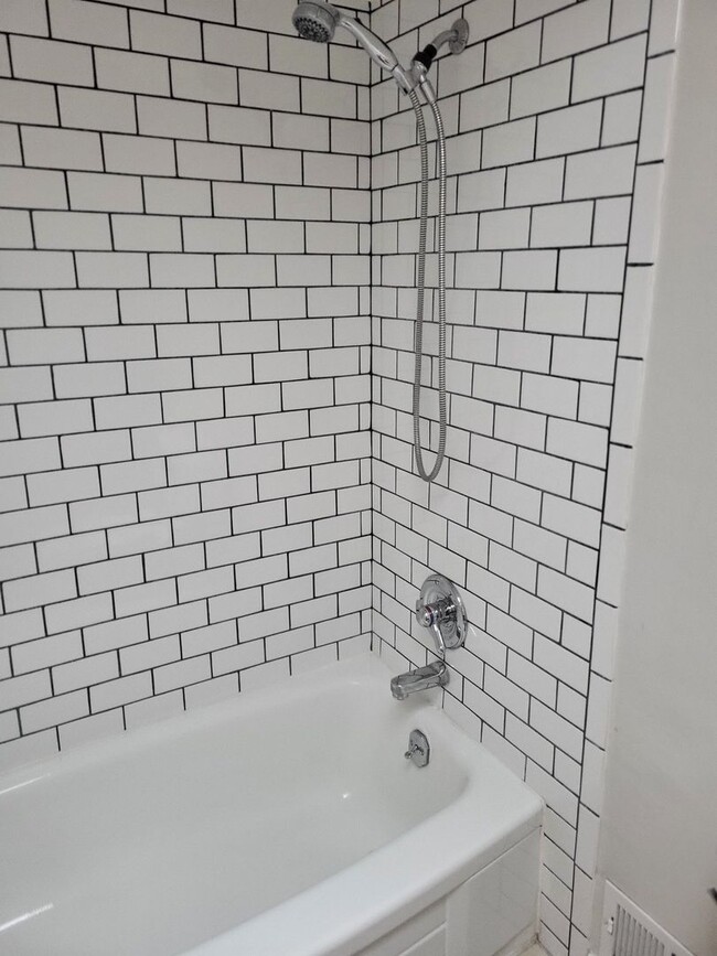 Building Photo - 970 Cascade Dr NW