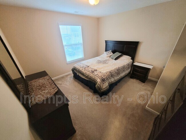 Building Photo - 6130 Brandon Dr