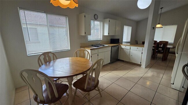 Building Photo - 4854 Kingston Cir