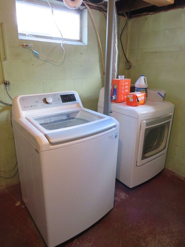 Building Photo - 3220 Primrose St