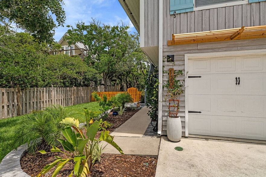 Building Photo - 120 Sherwood Ave