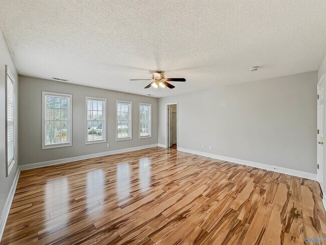 Building Photo - 93 Manor House Dr